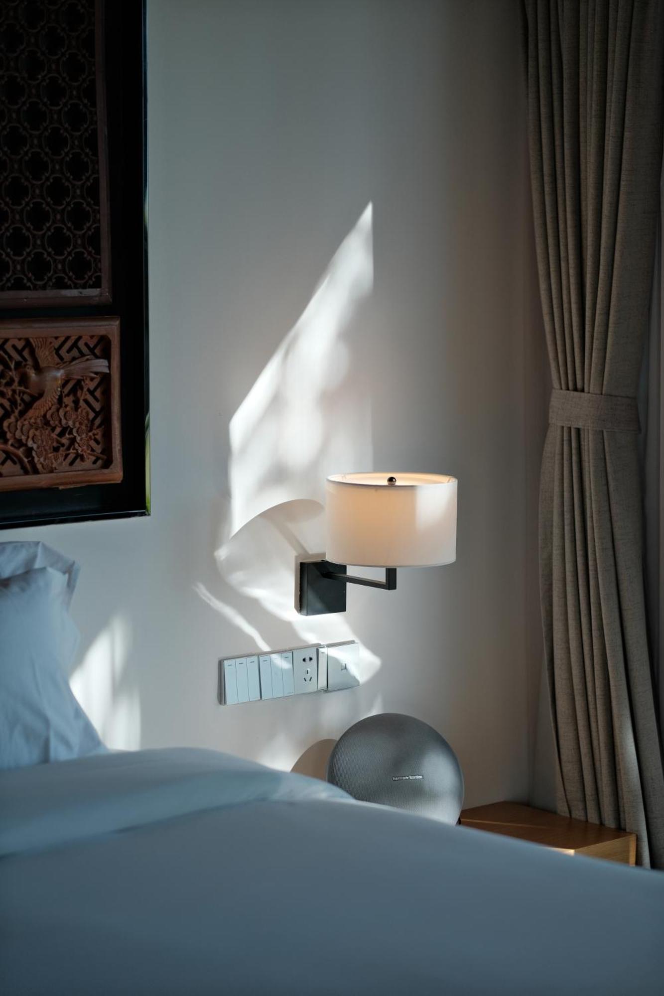 The Rock Hotel Лицзян Экстерьер фото