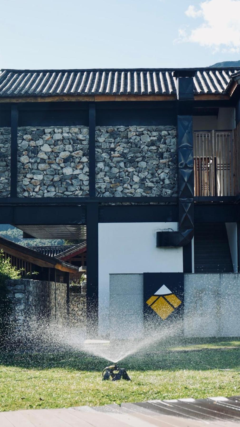 The Rock Hotel Лицзян Экстерьер фото